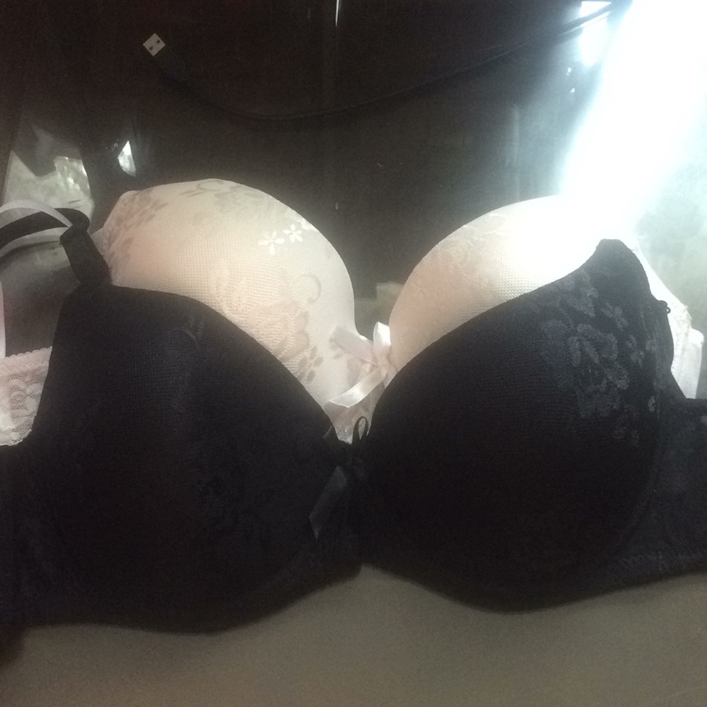 Set of 2 identical black and white bra